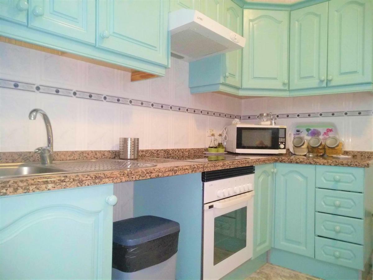 Appartement Bright Spacious Apartment, 2 Min Walk From