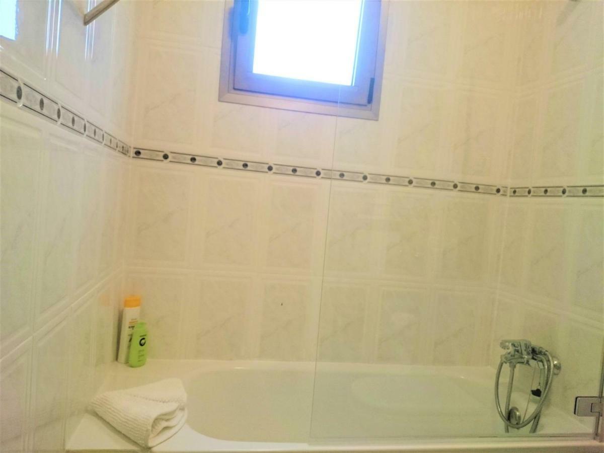 Apartment Bright Spacious Apartment, 2 Min Walk From