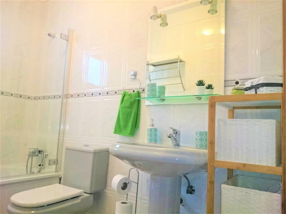 Apartment Bright Spacious Apartment, 2 Min Walk From